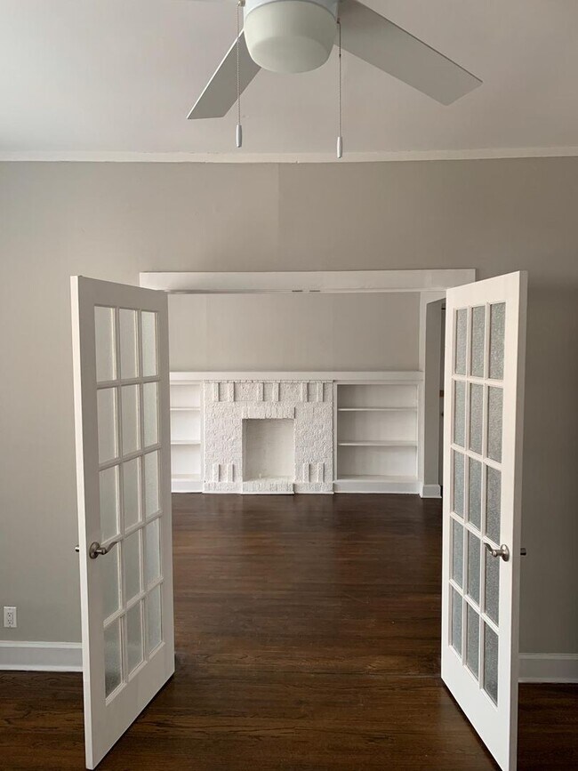 Building Photo - East Edgewater One Bed/One Bath ~ Heat Inc...