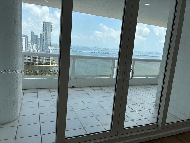 Building Photo - 1717 N Bayshore Dr