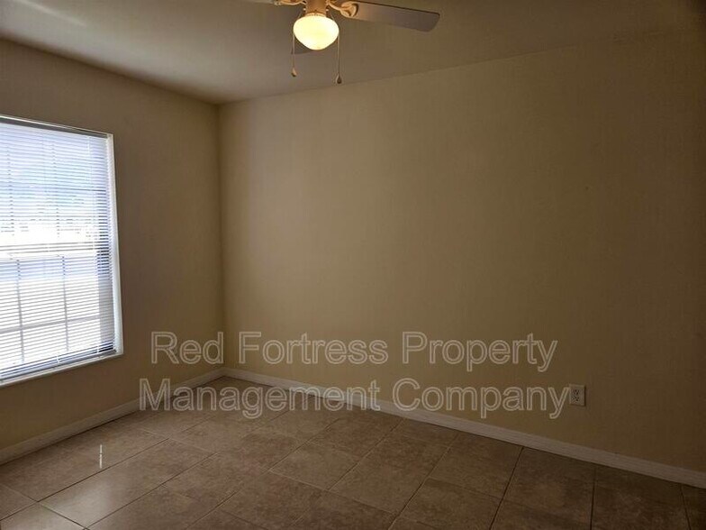 Building Photo - 542 SE 6th Pl