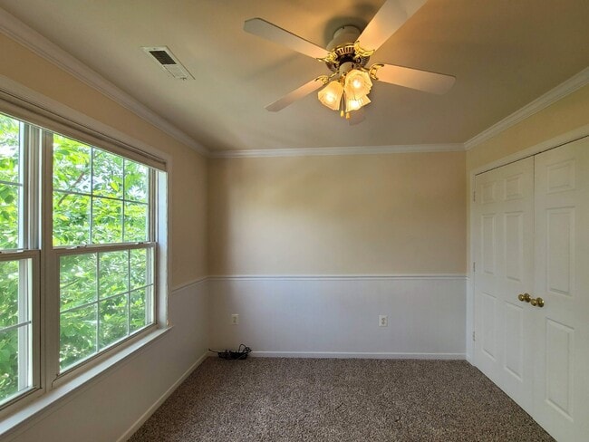 Building Photo - Hampton Oaks 4 BR Colonial with 1st Floor ...