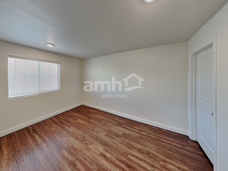 Building Photo - 707 Terrain Star Ave