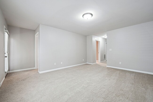 Building Photo - 5590 Bright Cross Wy