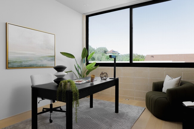 Building Photo - 5205 Scenic View Dr