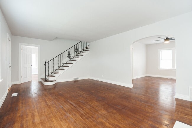 Building Photo - 1109 SW 26th St