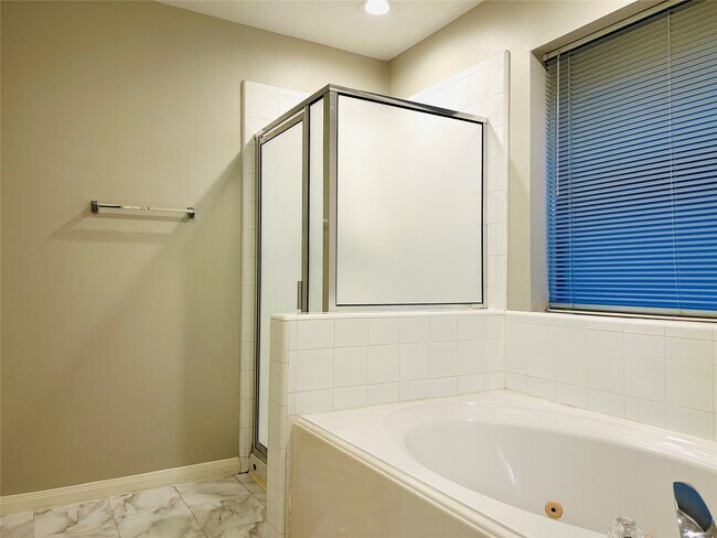 Building Photo - 1404 Helmsley Dr