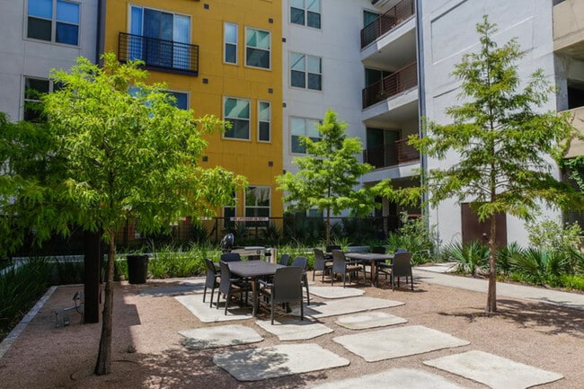 Building Photo - 3001 Esperanza Crossing