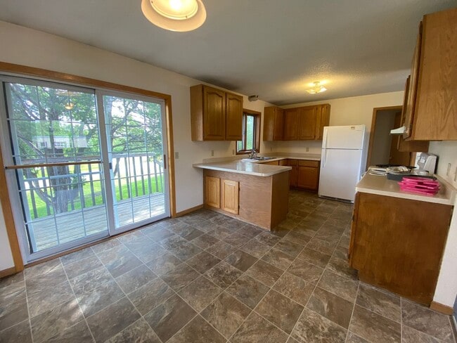 Building Photo - 318 Old Hwy 52