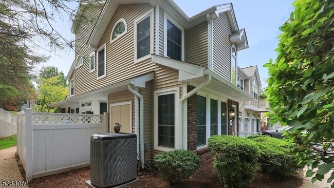 Building Photo - 19 Quail Brook Ct