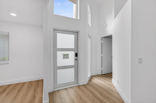 Building Photo - 6425 96th Pl S