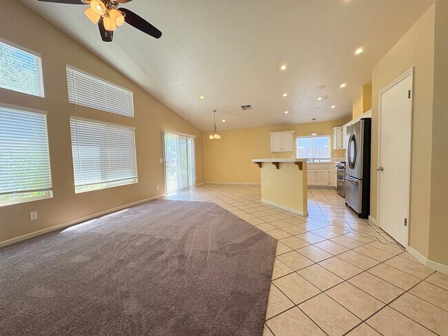 Building Photo - Three Bedroom Galt Home!