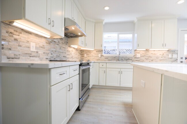 Building Photo - 5746 Cahalan Ave