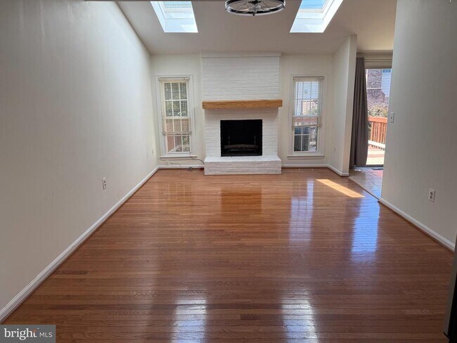Building Photo - 4637 Luxberry Dr
