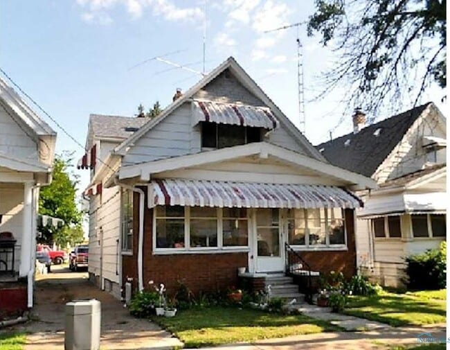 Building Photo - 53 E Lake St