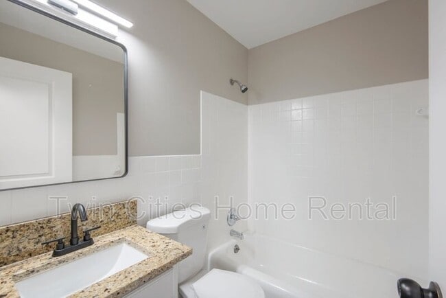 Building Photo - 2081 Hillview Rd