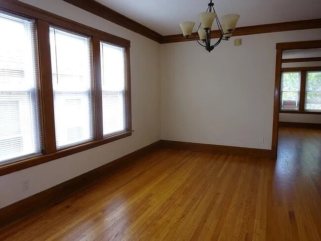 Building Photo - 5354 W Byron St