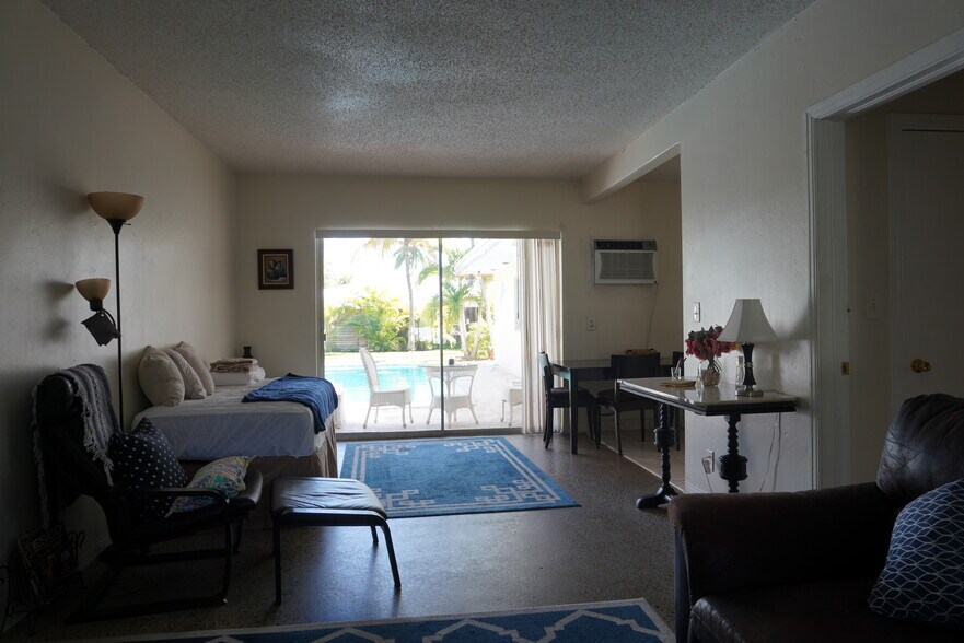 Primary Photo - 10911 NE 9th Ct