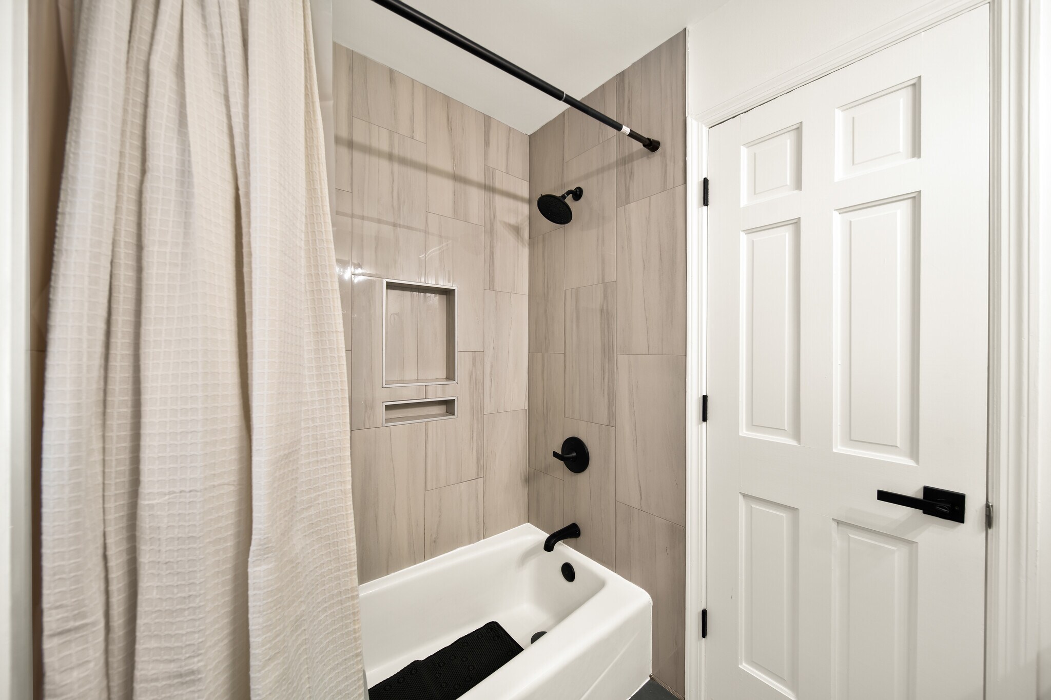 Building Photo - 4506 Reva Way NE