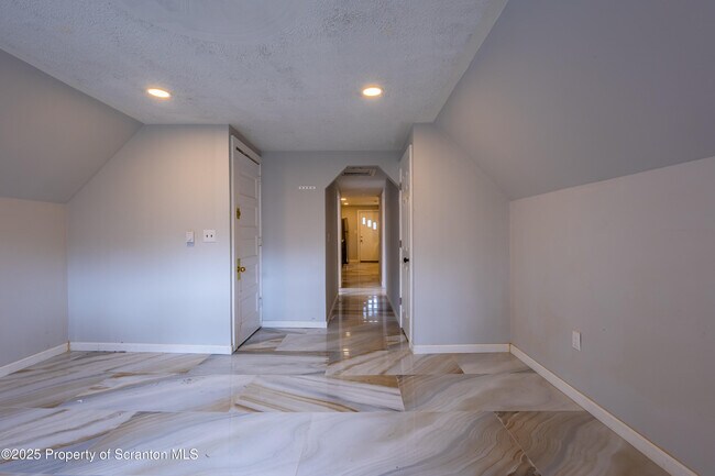 Building Photo - 601 Clay Ave