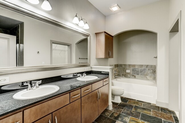 Building Photo - 1901 Post Oak Blvd