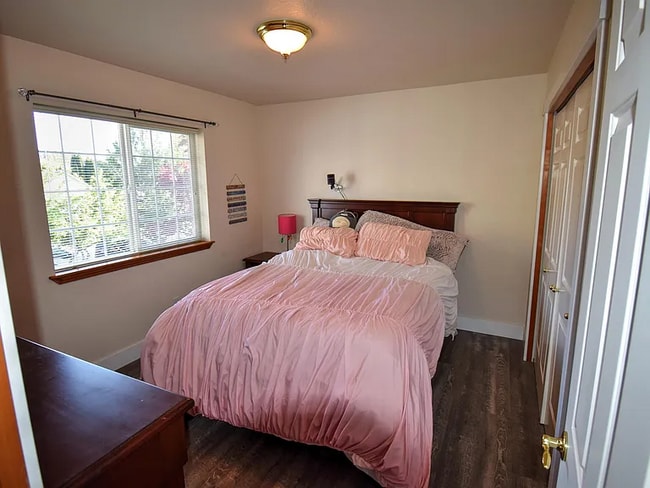 Building Photo - Welcome Home! This beautiful and spacious home