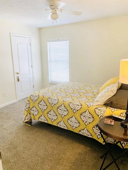 Building Photo - 903 Seven Oaks Blvd