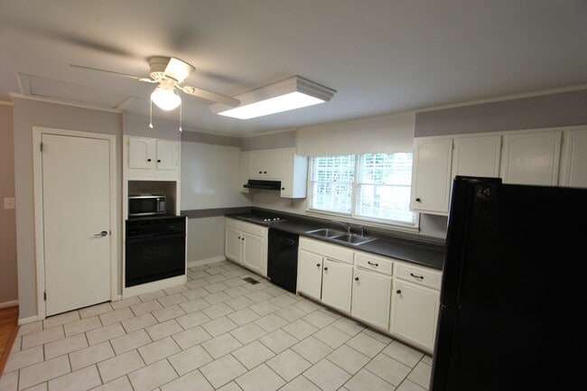 Building Photo - 2101 3rd Pl S