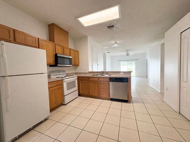 Building Photo - Fantastic Lake Nona area 4 BR 2 BA home in...
