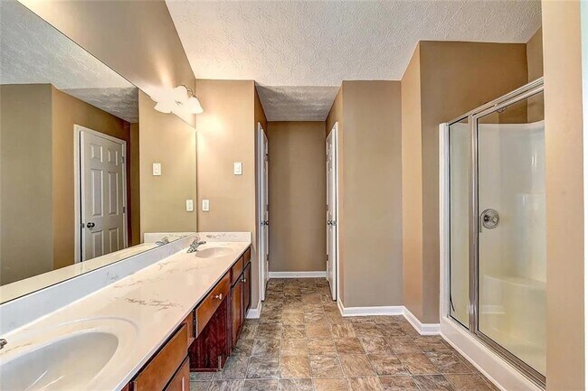 Building Photo - 670 Roxford Ln NE