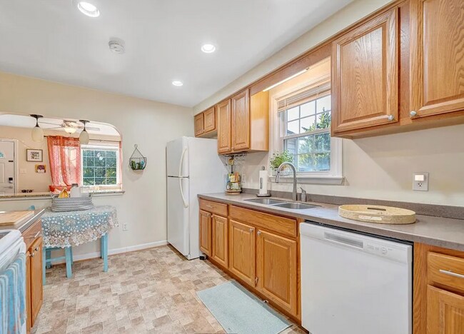 Building Photo - 2 Bedroom/1 Bath House