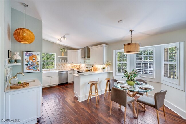 Building Photo - 2800 Lakeview Dr