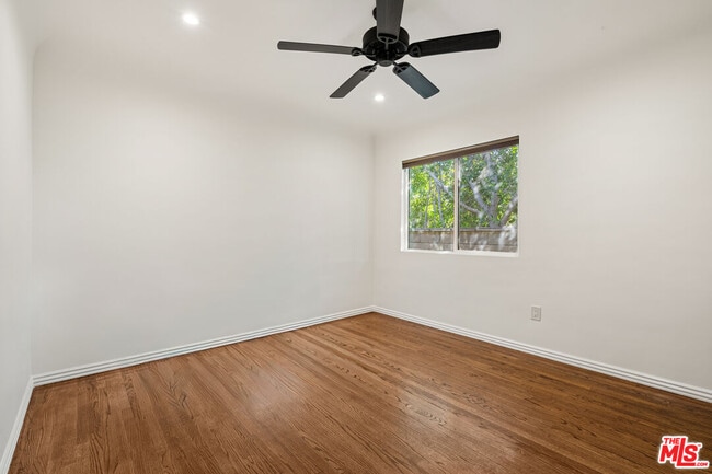 Building Photo - 4530 Bakman Ave