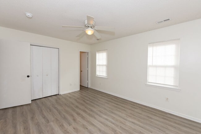 Building Photo - Great home in Hubert