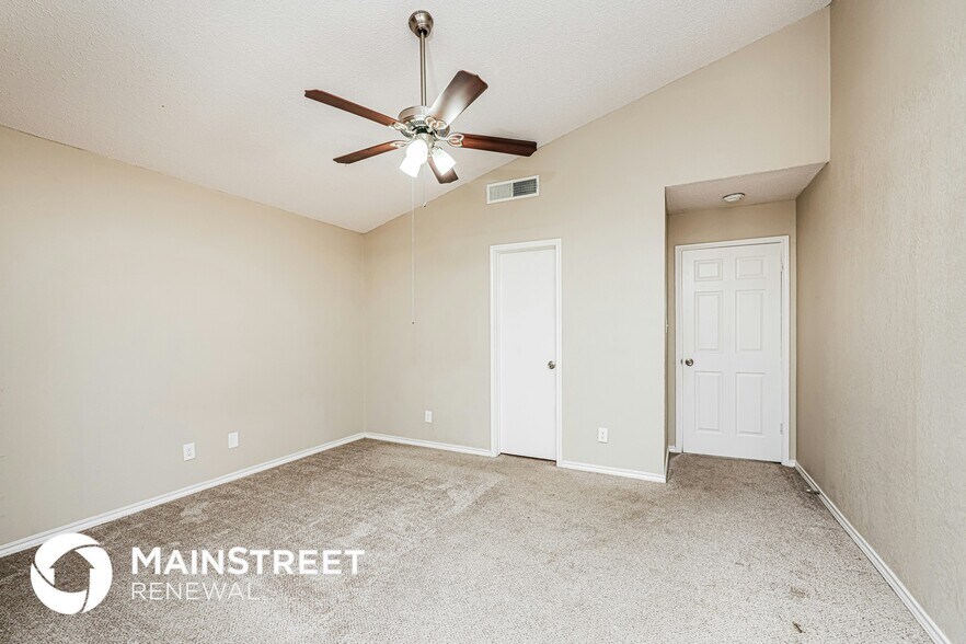 Building Photo - 1401 Del Rio Dr