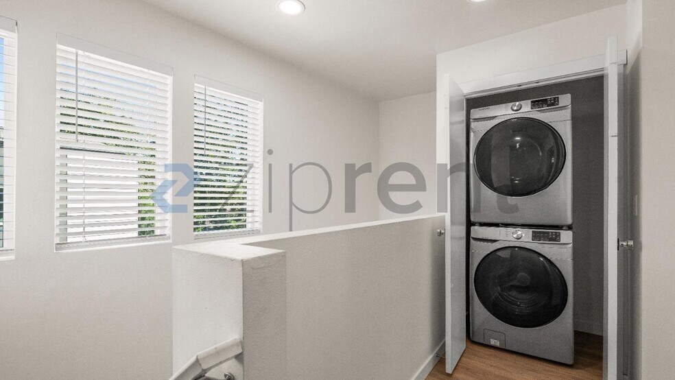 Building Photo - Unit C101
