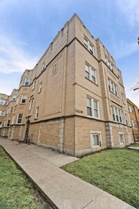 Building Photo - 6319 N Sacramento Ave