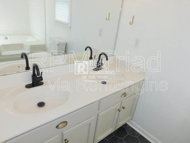 Building Photo - 3407 Park Hill Dr