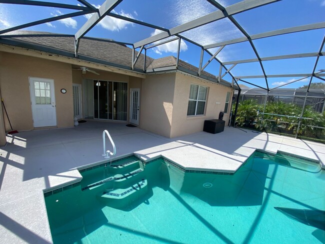 Building Photo - 4/3 Pool Home in Haines City