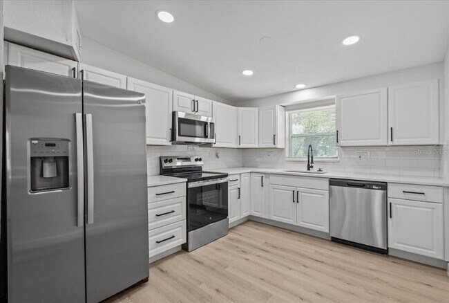 Building Photo - 2701 Camellia Terrace