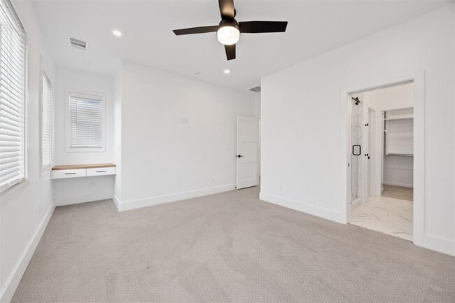 Building Photo - 966 Hangar Dr