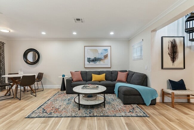 Building Photo - Furnished 3BR PB Gem – Walk to Beach & Bay