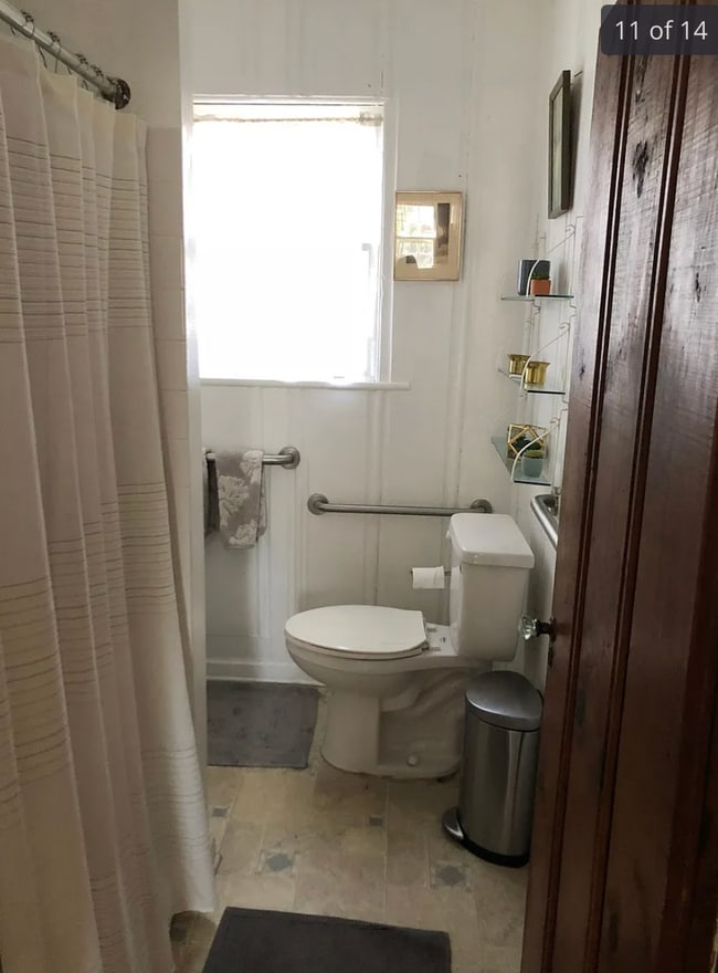 Building Photo - 123 Mallette St