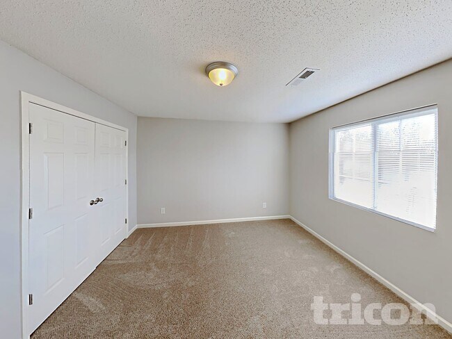 Building Photo - 2675 Chatfield Dr