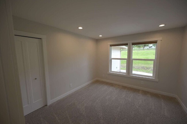 Building Photo - Newly renovated 3 bed 2 bath in a country ...