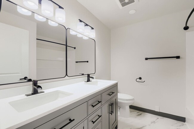 Building Photo - 14115 Admiralty Way