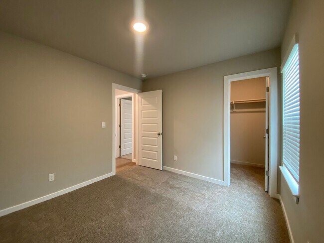 Building Photo - Welcome to your dream rental!!