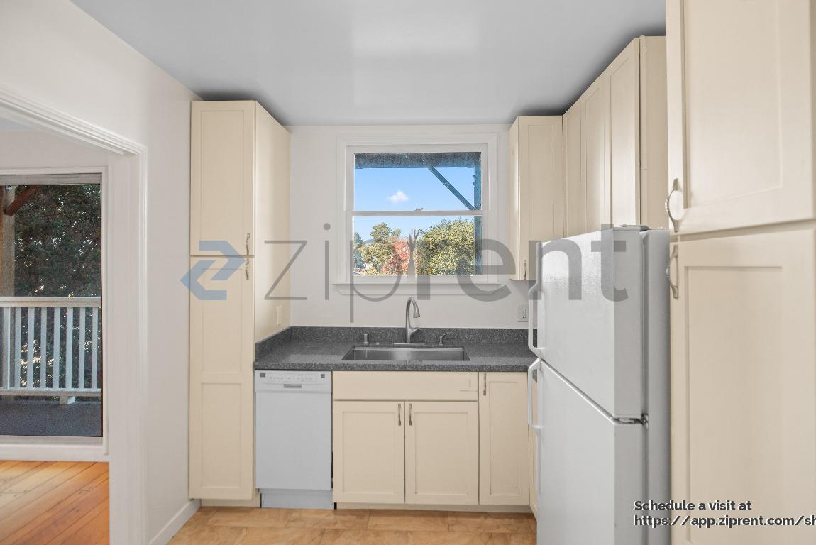 Building Photo - 2429 Ivy Dr