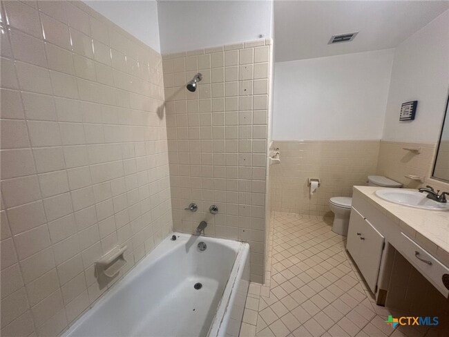 Building Photo - 943 S Pecan Ave