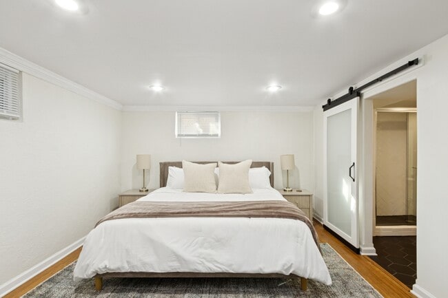 Building Photo - 10106 W 91st St