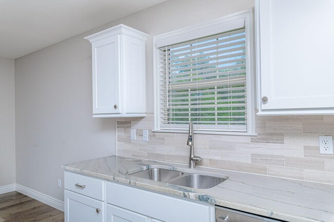 Building Photo - 5200 Shoal Creek Ct