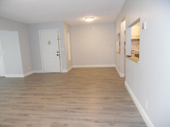 Building Photo - 502 Shady Pine Way